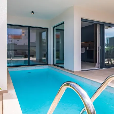 Brand New With Private Pool Nijvice