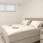 Brand New With Private Pool Διαμέρισμα *
