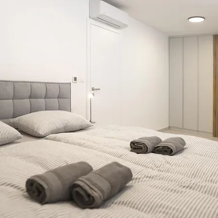 Brand New With Private Pool Apartman