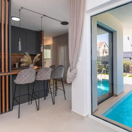 Διαμέρισμα Brand New With Private Pool Njivice